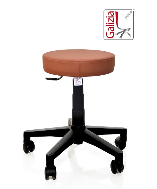 S11N SGABELLO BASSO  IN FINTA PELLE CON BASE IN PLASTICA NERA